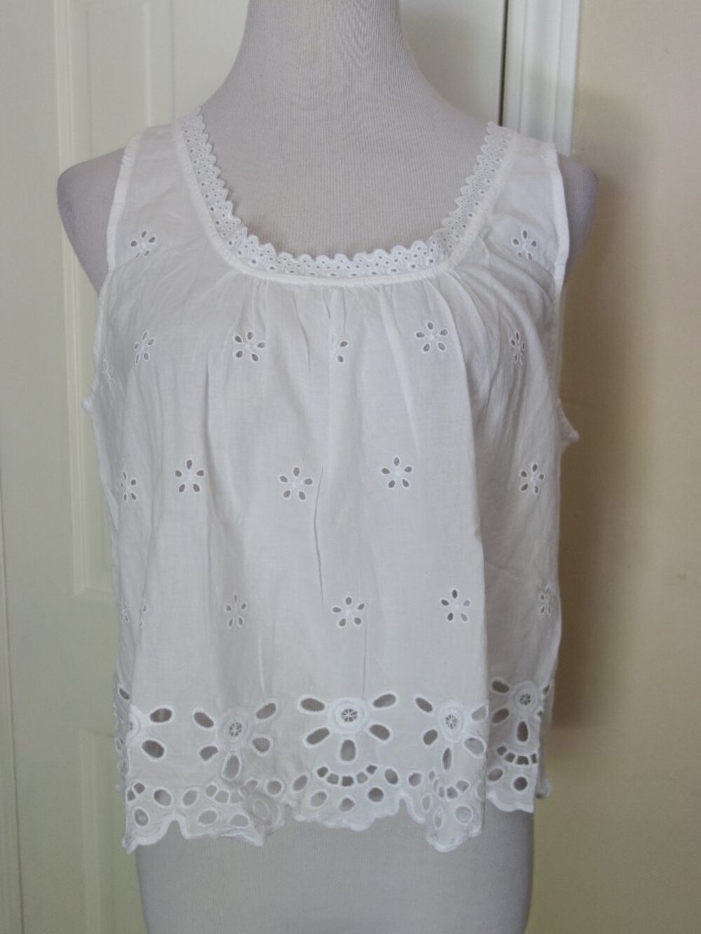 NWT OLD NAVY White Eyelet Peasant Tank Top Blouse – Wmns L